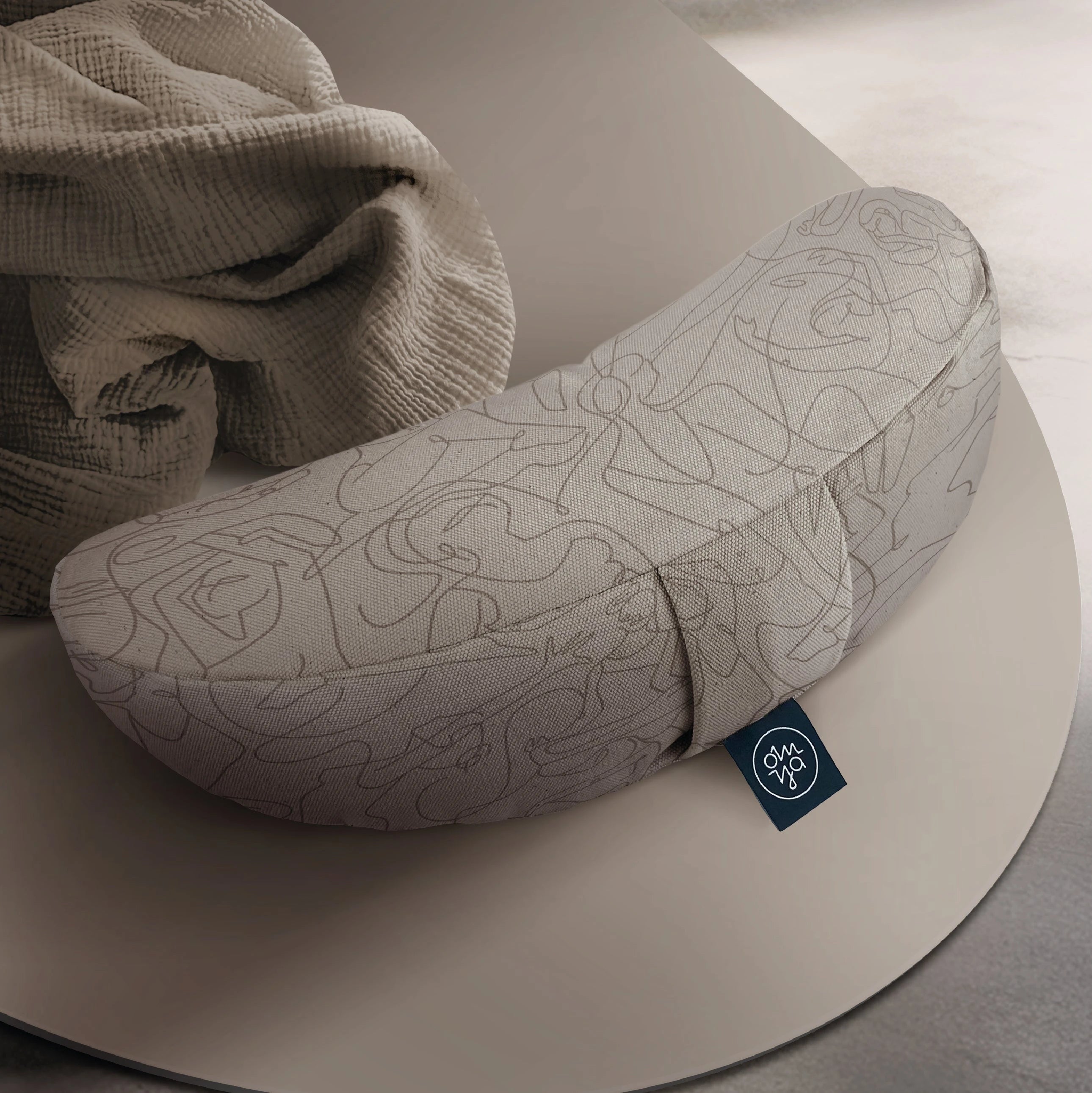 Design Yoga Halbmond Kissen - Be Goddess