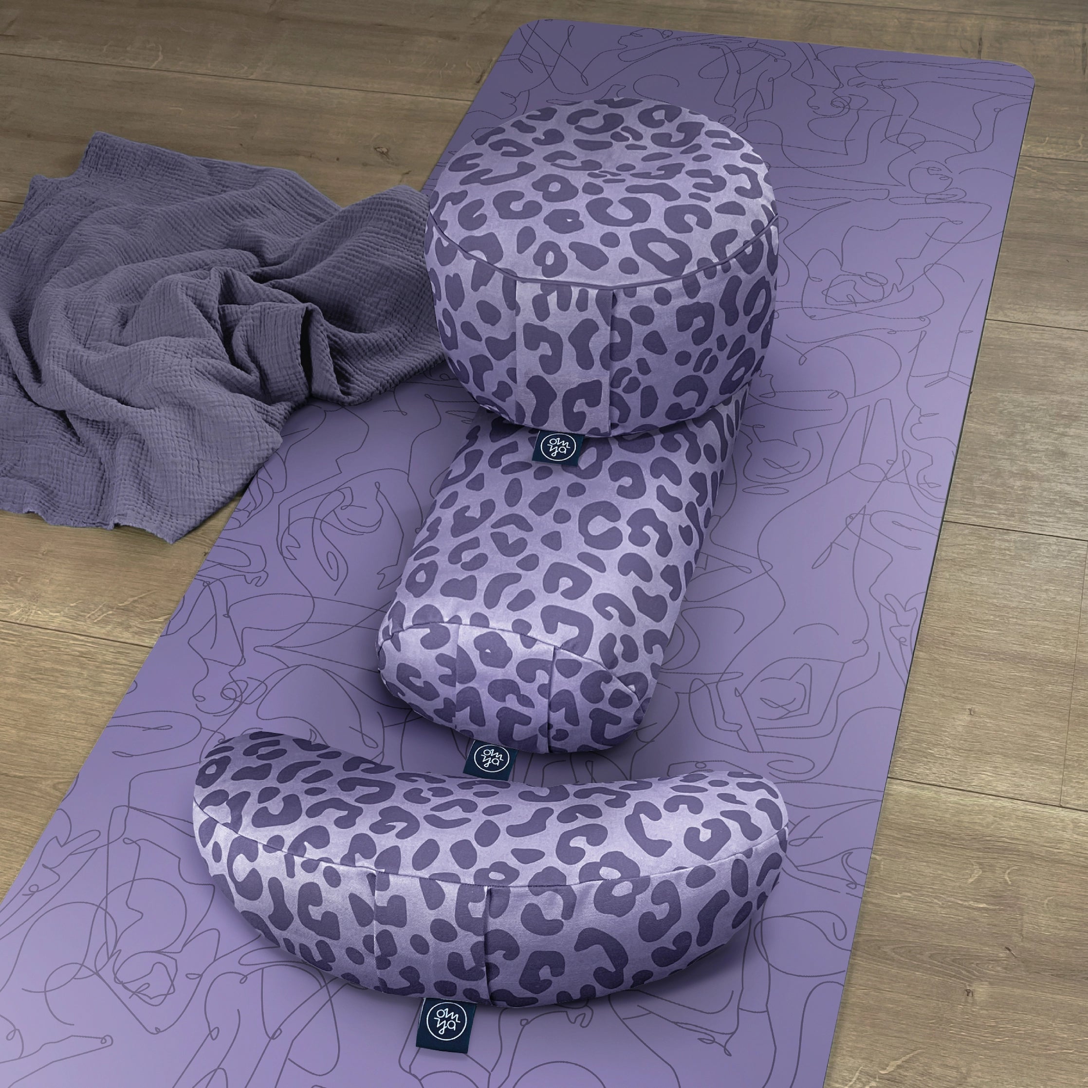 Design Yoga Halbmond Kissen - Lavender Leo